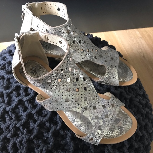 Metallic snake skin pattern sandals - Picture 3 of 6